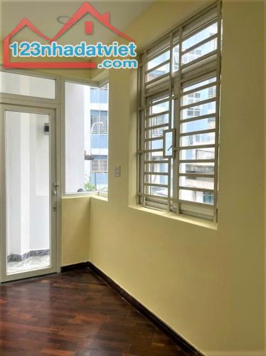 NHÀ QUẬN 1 SÁT MẶT TIỀN NGUYỄN VĂN NGUYỄN, HẺM 3M THÔNG, KINH DOANH, ~30M2 4 TẦNG 5 TỶ HƠN - 5
