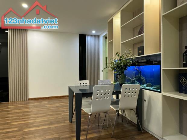 Bán căn góc chung cư khu đô thị Goldmark City 94m2, 3 ngủ, full nội thất,view triệu đô - 2