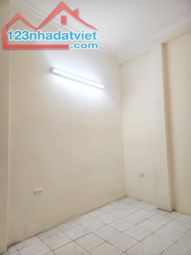 Bán nhà ngõ 128C Đại La-DT 35 m2 x 4 tầng.MT 8.8m.LÔ GÓC-NGÕ THÔNG-Ô TÔ TẢI ĐỖ TRƯỚC NHÀ. - 2