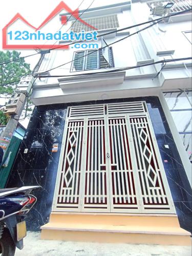 Nhà lô góc 43m2x3T, 2.91T, Oto đỗ cửa, Full tiện tích.