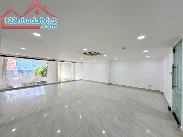 Cho thuê văn phòng 100m2 đường 46 quận 4 giáp quận 1. Giá chỉ 12$/m2 báo phí quản lý. Lh - 1