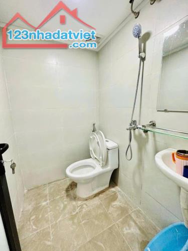 Gia đình bán nhà đẹp ở ngay Ngõ 42 An Dương Vương - 464 Âu Cơ - Đê quai - 2