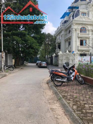 BIỆT THỰ KĐT CẦU BƯƠU, THANH TRÌ, 136m,4T,MT8m, SÂN VƯỜN, VỈA HÈ, VĂN PHÒNG.LH:0397194848 - 1