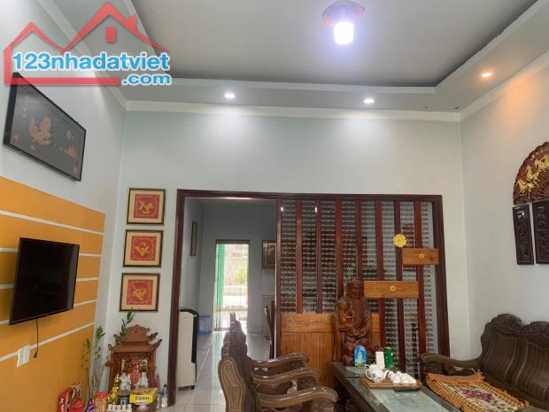 Bán nhà phường Trương Quang Trọng 8x30 đường ô tô