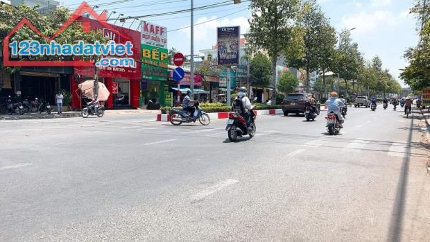Bán Nhà Mặt Tiền đường Đồng Khởi đối diện Cây Xăng 25 Quân Đội, sát bên Bệnh Viện Đa Khoa