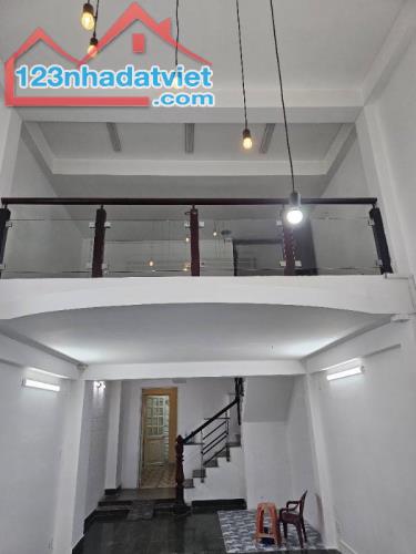 Cho thuê nhà Mặt tiền Tân Sơn Nhì 64m2, 3Lầu, 26Triệu - 2