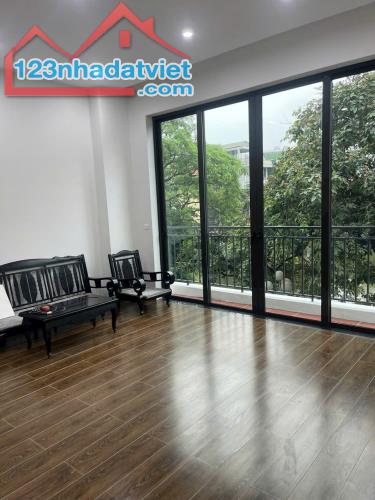 Cho Thuê nhà mặt phố bồ Đề, Long Biên, 102m² x 3 tầng. Lô góc, vỉa hè. Oto tránh dừng đỗ. - 1