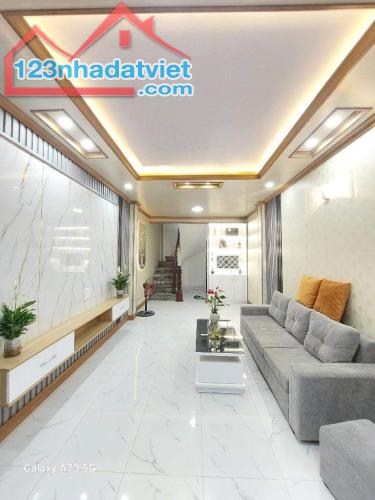 Bán nhà tự xây Đại Mỗ gần Tô Hữu xây 5 Tầng ,4P Ngủ, tiện ích tốt giá 4 tỷ