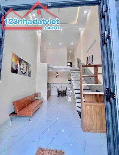 Chỉ 2,55 tỷ sởhữu nhà 102m2,SHR thổ cư,đường ôtô vào tậncửa,gần trường học và UBND-Tân Vạn - 2