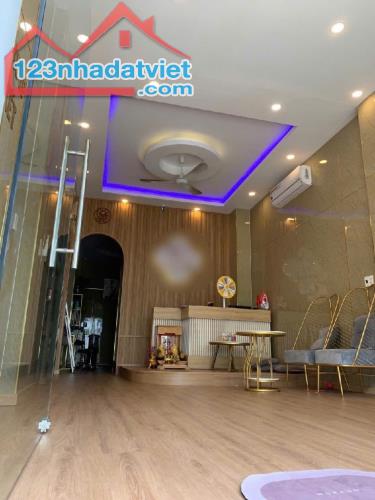 MẶT TIỀN HẺM 10M – KINH DOANH TỐT – DÒNG TIỀN 12TR/TH – LONG TRƯỜNG, Q9.