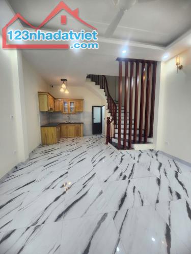 Nhà 4T X 30m2 tại Phụng Châu , gần ĐHTDTT , chợ dân sinh , oto gần nhà chỉ 10p ra tới QL6. - 1