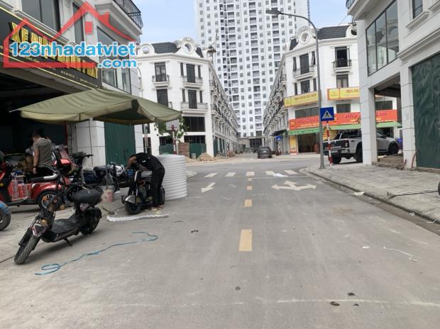 Bán căn Shophouse Sông Hồng trục giữa, kinh doanh buôn bán sầm uất - 1