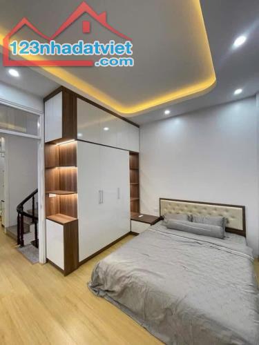 Bán Nhà 3 tầng DT 46m2  ô tô đỗ cửa. Có sân riêng, ngay gần đông la , giá chỉ 2tỷ8 - 4