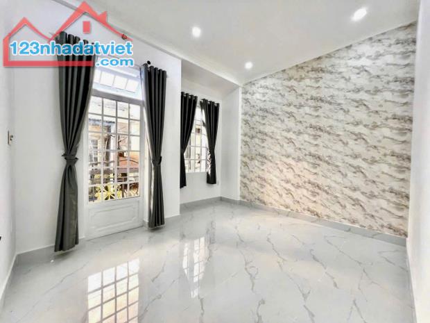 NHÀ 2 TẦNG, ĐẸP LUNG LINH, NỘI THẤT XỊN SÒ - 40M2 NGANG 4M, SÁT MẶT TIỀN NGUYỄN THỊ KIỂU - - 5