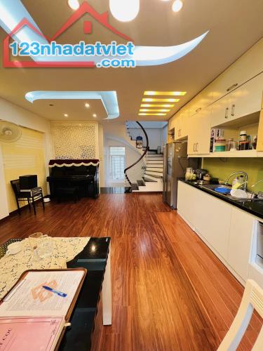 Bán nhà mặt phố Lê Văn Hưu, diện tích 80m2, 55.5 tỷ, vỉa hè đường ô tô 2 chiều, kinh - 2