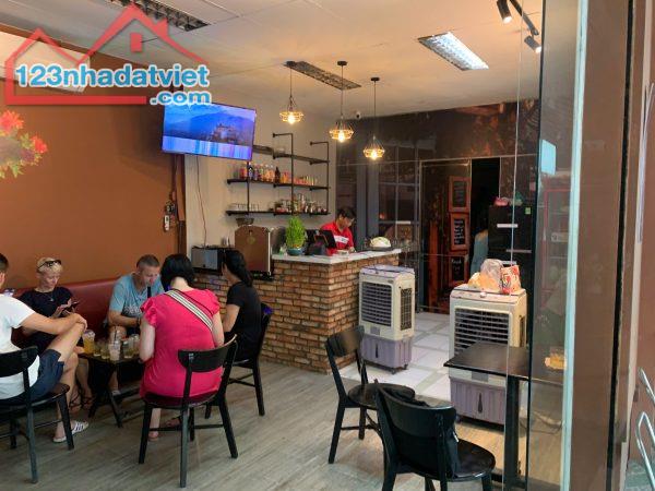 Quận 11 , Quán Đẹp MT đường đông ! Chính chủ Cần Sang Quán Cafe, MB đẹp ngang 16m x - 2