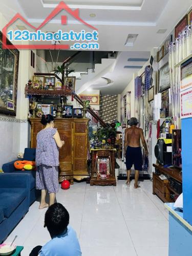 Bình Tân, Cạnh MT ô tô, 75M2, Nhà 4 tầng, rộng 5m, giá rẻ