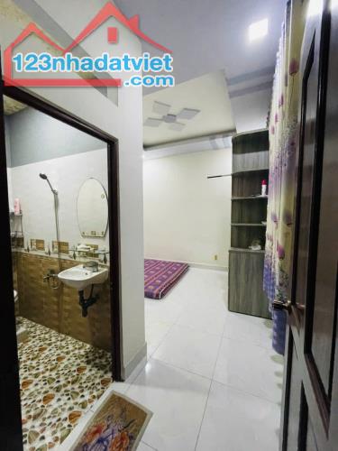 Bình Tân, Cạnh MT ô tô, 75M2, Nhà 4 tầng, rộng 5m, giá rẻ - 1