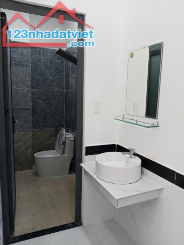 Nhà mới xây 1 lầu  1 trệt 2.85 tỷ/76 m2, 3 phòng ngủ, đừơng  7 m - 3