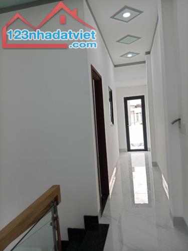 Nhà mới xây 1 lầu  1 trệt 2.85 tỷ/76 m2, 3 phòng ngủ, đừơng  7 m - 4