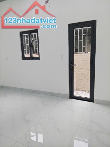 Nhà mới xây 1 lầu  1 trệt 2.85 tỷ/76 m2, 3 phòng ngủ, đừơng  7 m - 5