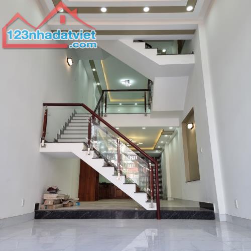 Bán nhà 7.5 tỷ. Linh Chiểu,  Thủ Đức. 83m2, 5 tầng, 7.5 tỷ.