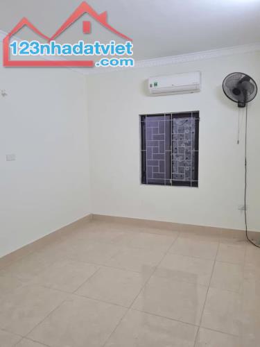 Bán Nhà Hồng Mai 19M x 3T Chỉ 2,8 Tỷ. Lô góc, ngõ thông, 50m ra phố - 1