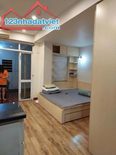 Bán căn hộ tập thể nhà B3 ngõ 118 Nguyễn Khánh Toàn 2PN, 1VS, 50m2 nhà đẹp ở ngay, 2.87 tỷ - 2