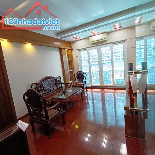 Cần bán gấp nhà mặt ngõ Cầu Giấy, 46m2, 6T, ô tô đỗ cửa, kinh doanh sầm uất - 3