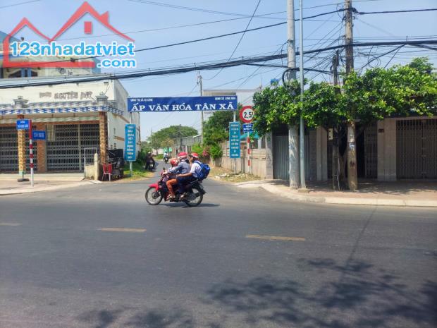 Chủ kẹt tiền cần bán gấp 400m2 đất thổ cư 2 mặt tiền P. Long Hòa - TP Gò công, Tiền Giang