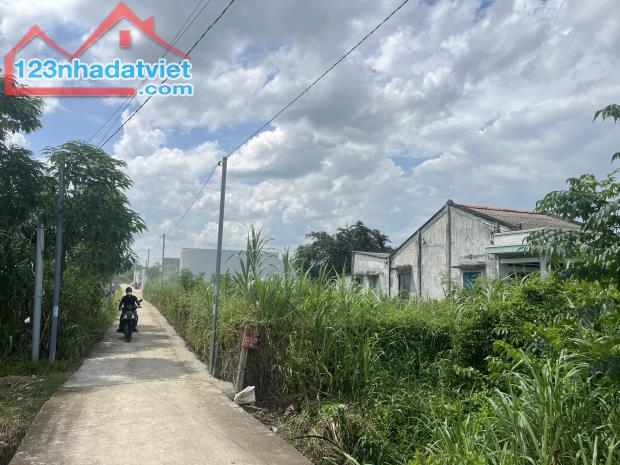 Chủ kẹt tiền cần bán gấp 400m2 đất thổ cư 2 mặt tiền P. Long Hòa - TP Gò công, Tiền Giang - 2