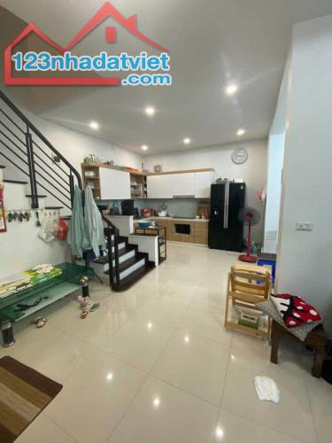 ÂU CƠ, TÂY HỒ. 95M2 3 TẦNG MT 7M GIÁ 13,5 TỶ- DIỆN TÍCH LỚN, MẶT TIỀN RỘNG, GIÁ TỐT Ở