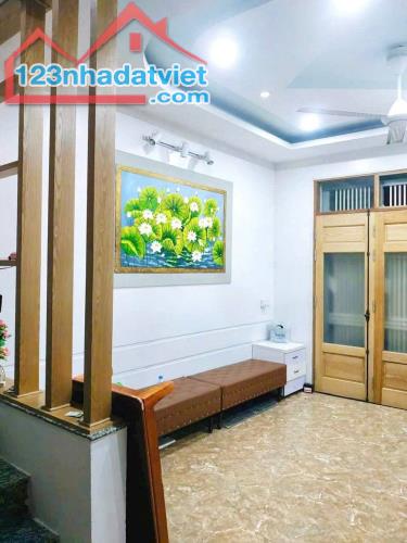 Cho Thuê nhà nguyên căn phố Xuân Đỉnh, Bắc Từ Liêm 33m x 5T  giá 13 triệu, ở nhóm, GĐ