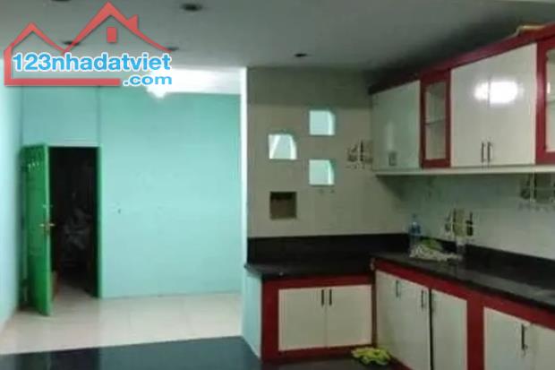 Bán nhà đường Nguyễn Thanh Tuyền, Tân Bình, 61 m², 4m x 15m, 6 PN - Giá 8.3 tỷ TL
