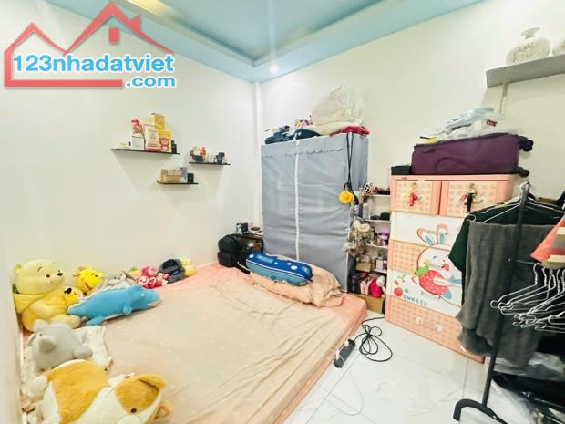 Nhà Lô Góc Thoáng Mát - Hẻm Nhựa 3m - 2 Tầng Đẹp Ở Ngay - Chỉ 3.85 tỷ 🏡 SIÊU HOT - NHÀ ĐẸ