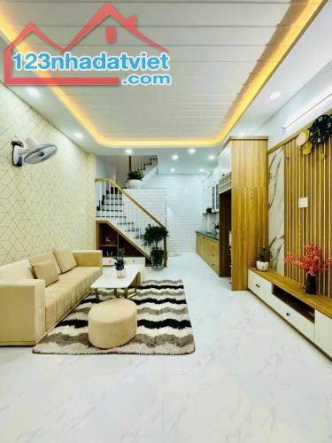 Nhà mới xây, ô tô đỗ cửa, gần Chợ Phạm Văn Bạch, 4.35 tỷ - 2