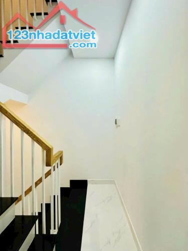 Nhà mới xây, ô tô đỗ cửa, gần Chợ Phạm Văn Bạch, 4.35 tỷ - 5