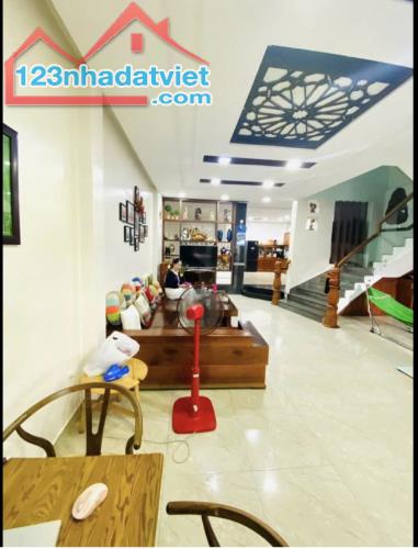 Nhà 3 tầng đường Trưng Nữ Vương. DT:116/243m . Ngang 6m7 . Giá : 10tỷ900 thương lượng