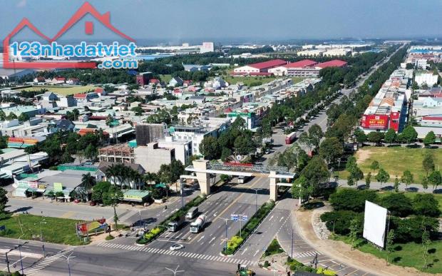 Bán đất 250m2 có 100 thổ cư, giá 340tr, cách trung tâm HC 400m. đường 10m - 2