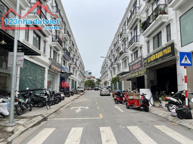 Cần bán căn Shophouse Sông Hồng, DT 84m2 tại TT Trâu Quỳ, vị trí cực đẹp để làm văn phòng - 1