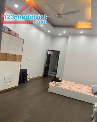 Nhà thoáng sáng Quang Tiến 37M x 5T, 5,85 tỷ, oto tránh, KD đỉnh