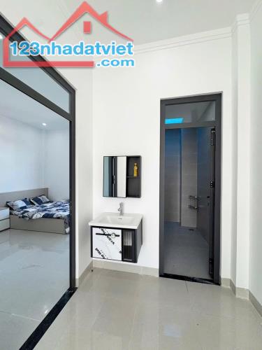 Nhà 3 lầu hẻm Đỗ Xuân Hợp phường Tân Lợi chỉ 3,68 tỷ gần trường Hoàng Việt - 3