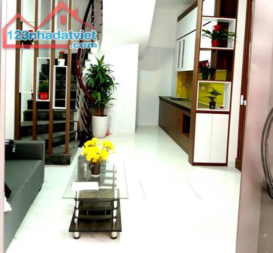 Chủ nhà giảm sốc căn tại Hoàng Mai, nhà mới, 30m2, 5 tầng, 5 tỷ