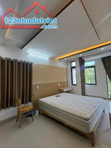 ► Kiệt Ô tô thông gần MT Lê Văn Thứ, 117m2, ngang 6, 5 tầng, 8 căn hộ hiện đại, 7.x tỷ