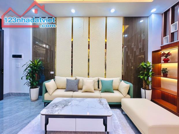 [HÀNG NÓNG] BÁN NHÀ LÔ GÓC 3 THOÁNG PHỐ THỊNH QUANG ( 55M2 * 5 TẦNG). GIÁ 9.99 TỶ - 2