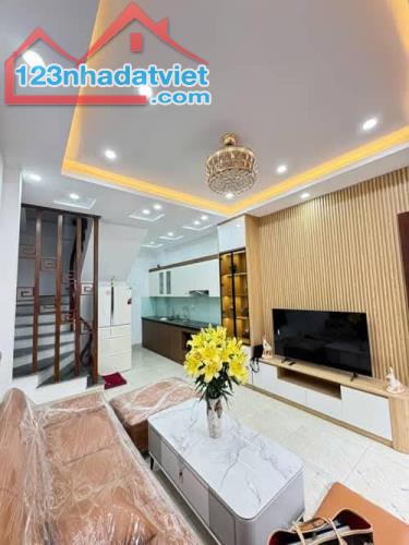 HÀNG XÓM AEON CỔ LINH 32m2 x 5T VỊ TRÍ VIP, ÔTÔ ĐỖ CỔNG NGÕ THÔNG. 6,85 TỶ