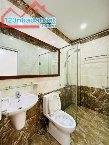 NHÀ BÁN  4PN, 5WC THỐNG NHẤT - P.11 - XEM NGÀY NGAY GỌI E 03332 9 5552  THÚY