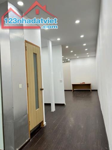 Cho thuê nhà mặt tiền Nguyễn Thị Minh Khai, P5, Q3. Trệt, Lầu. 2pn 1wc, Dt 5x15 chỉ 55tr - 3