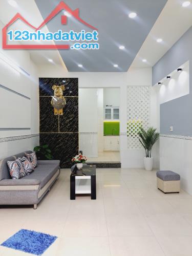 Bán nhà đẹp nở hậu Bình Tân, đường Chiến Lược, 42m2, 3 lầu, hẻm xe tải, nhỉnh 4 tỷ