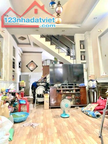 Bán nhà hẻm 4m quận 3, 5 tầng, 5PN, 38m2, Nguyễn Đình Chiểu,Quận 3, Ở/cho thuê, 6.7 Tỷ